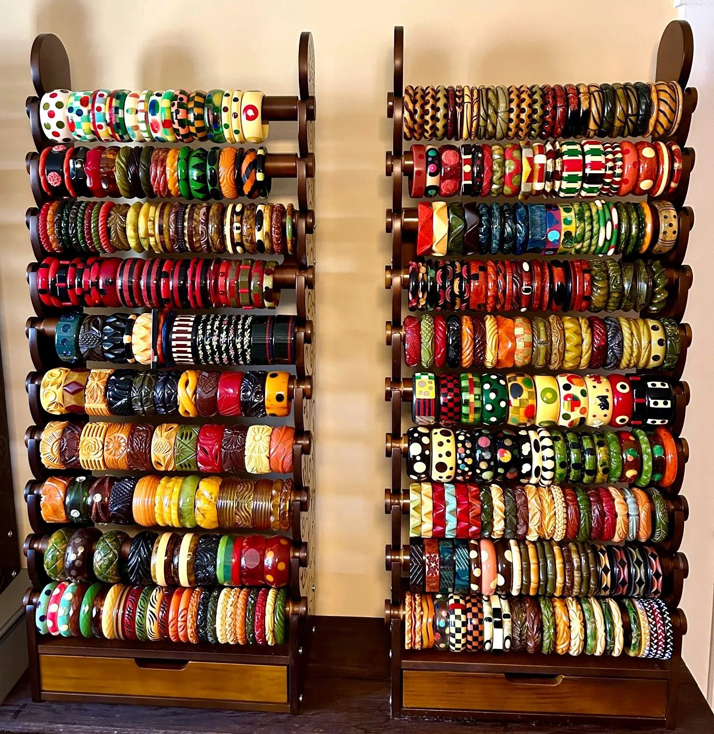 a customer’s own Giant bracelet display, in their space — view 2