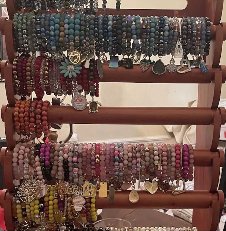 a customer’s own Giant bracelet display, in their space — view 13